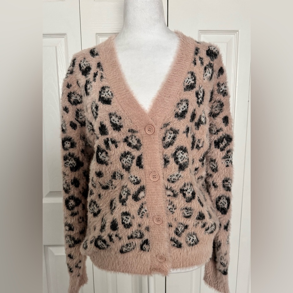 L/XL Soft, Fuzzy, Baby Pink Leopard V-Neckk Cardigan Sweater